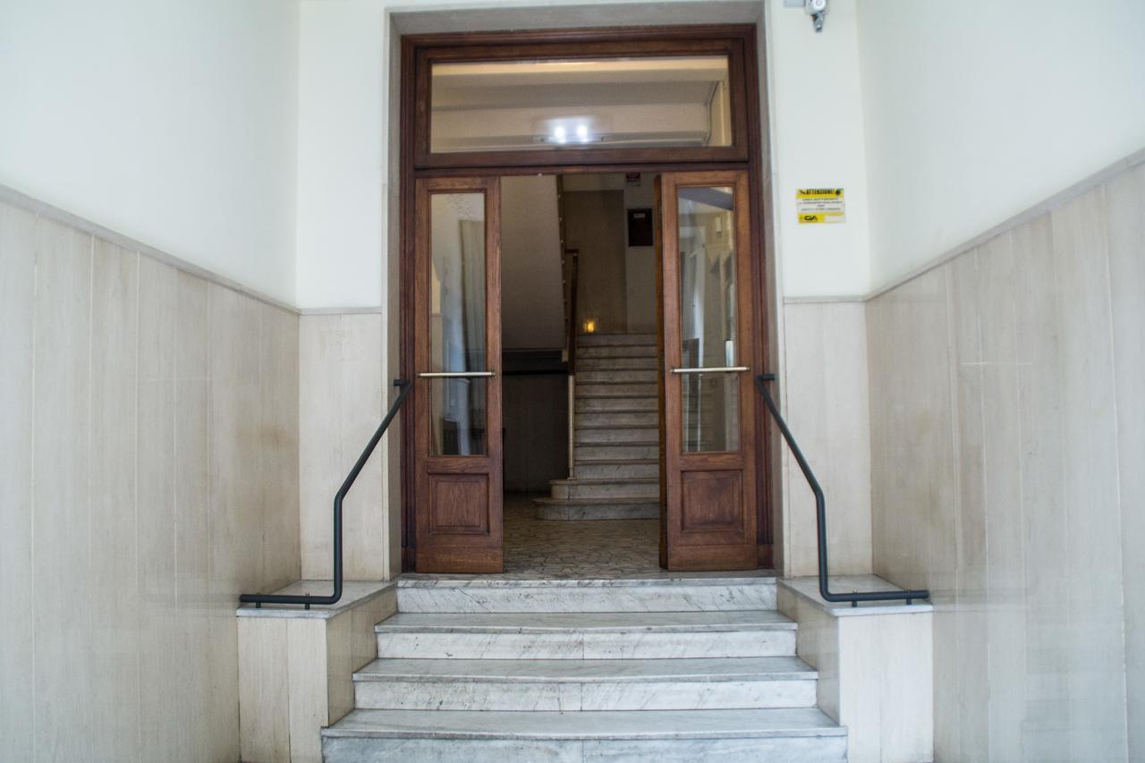 Interno 10 Cavour Bed & Breakfast Napoli Bagian luar foto