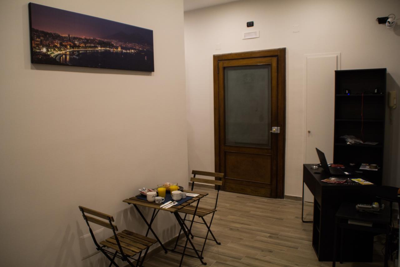 Interno 10 Cavour Bed & Breakfast Napoli Bagian luar foto