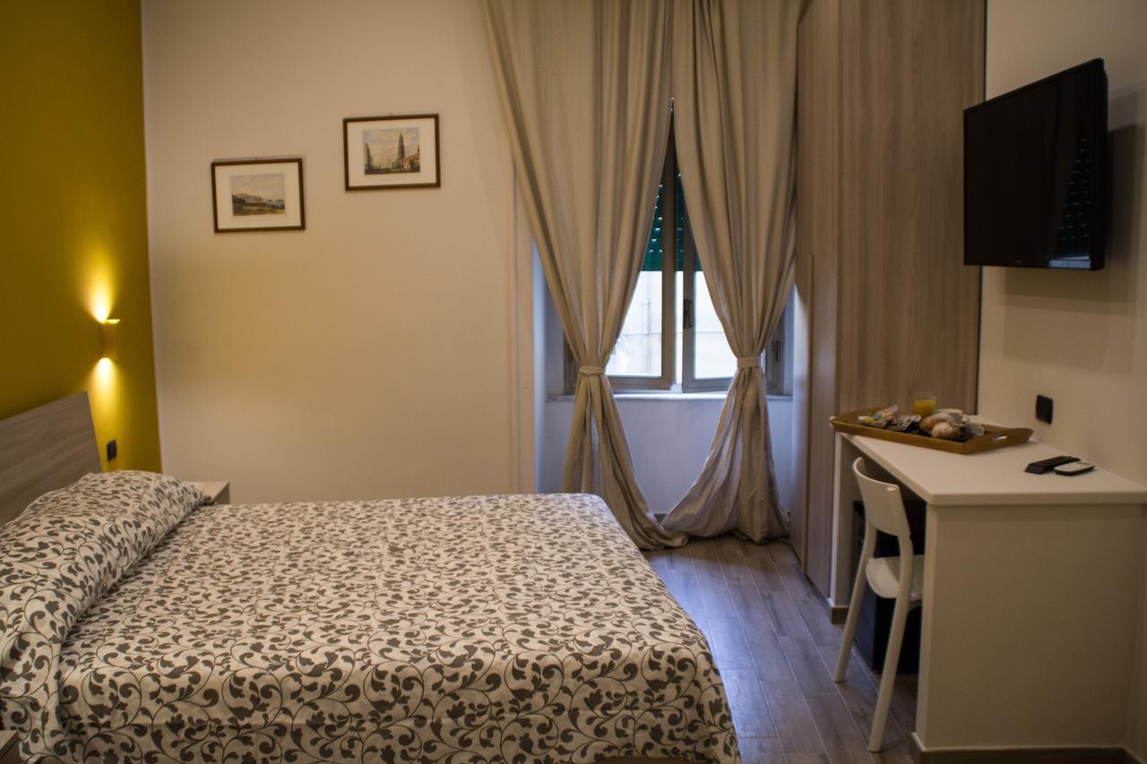 Interno 10 Cavour Bed & Breakfast Napoli Bagian luar foto